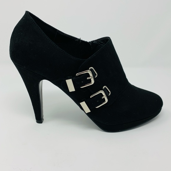 Kelly & Katie Buckled Bootie, Size 10 - Picture 1 of 5